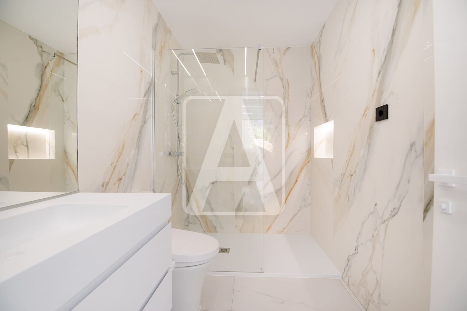 5 bedroom Villa for sale in Altea with pool garage - € 2,350,000 (Ref: 6722108)