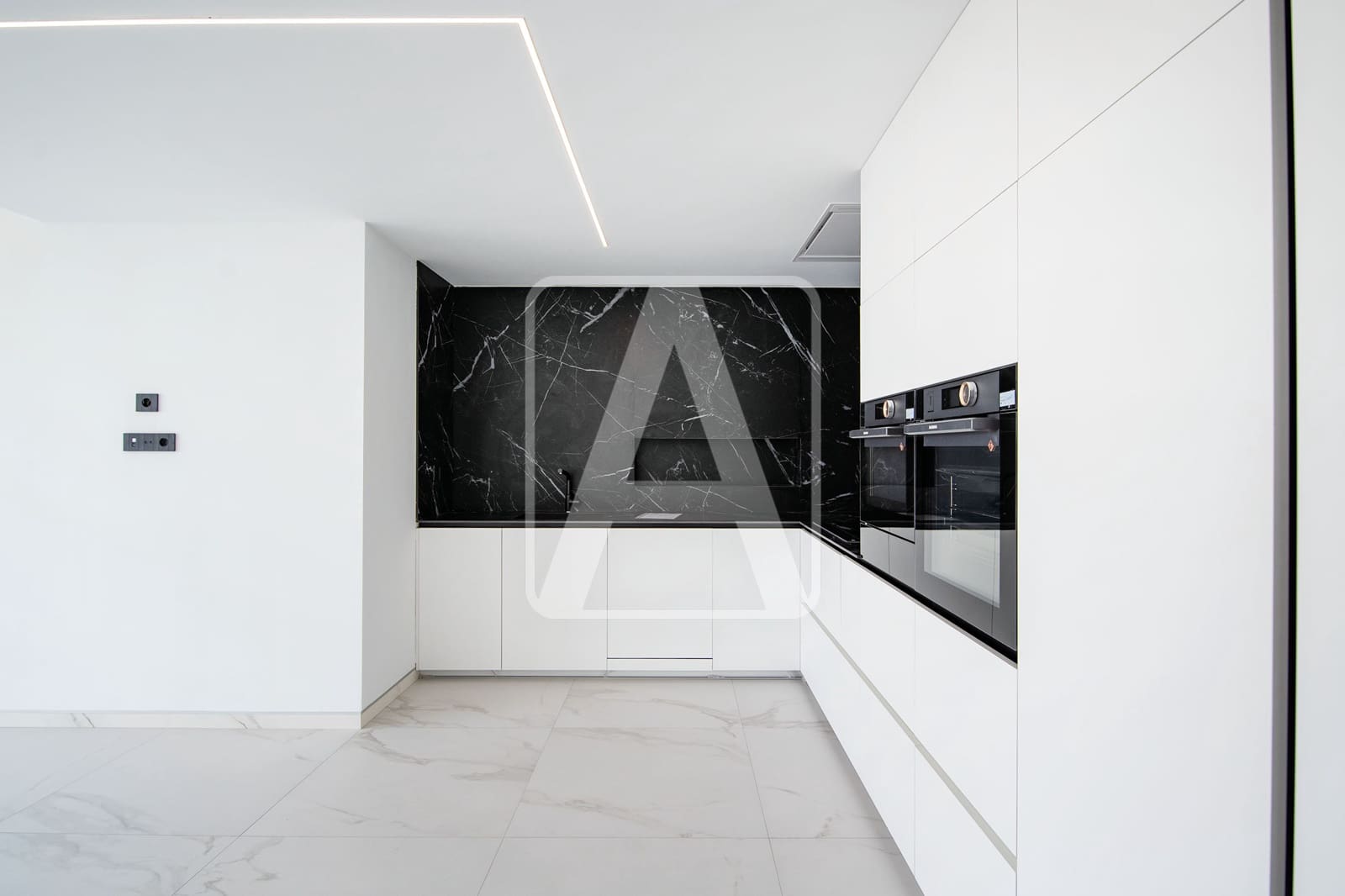 5 bedroom Villa for sale in Altea with pool garage - € 2,350,000 (Ref: 6722108)