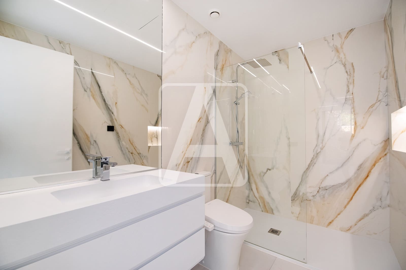 5 bedroom Villa for sale in Altea with pool garage - € 2,350,000 (Ref: 6722108)