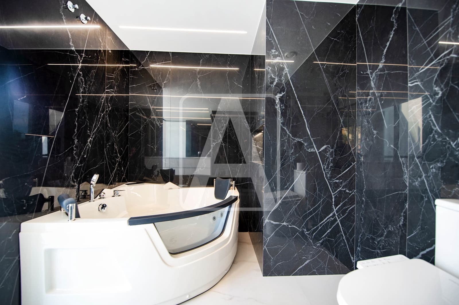 5 bedroom Villa for sale in Altea with pool garage - € 2,350,000 (Ref: 6722108)