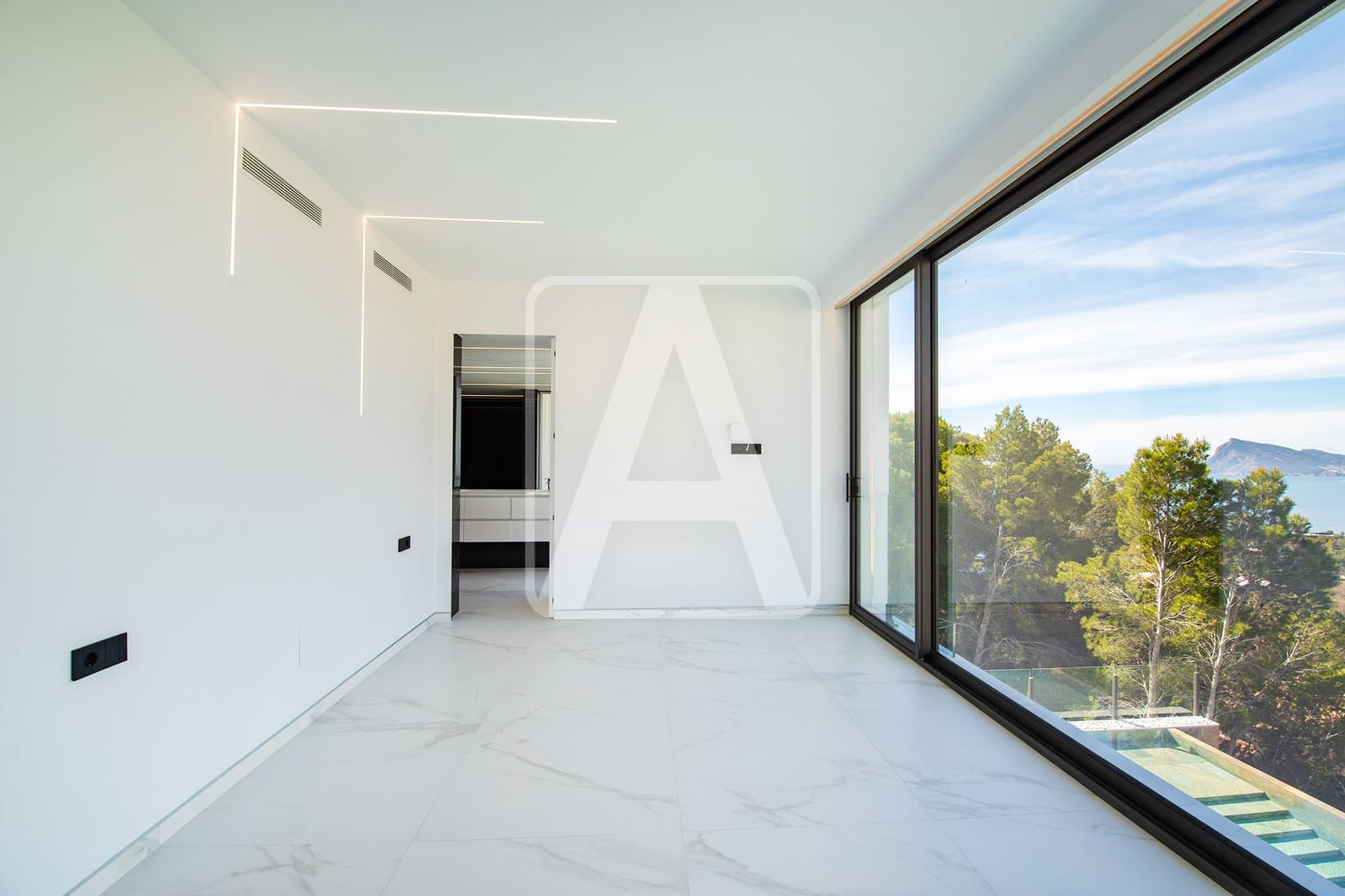 5 bedroom Villa for sale in Altea with pool garage - € 2,350,000 (Ref: 6722108)