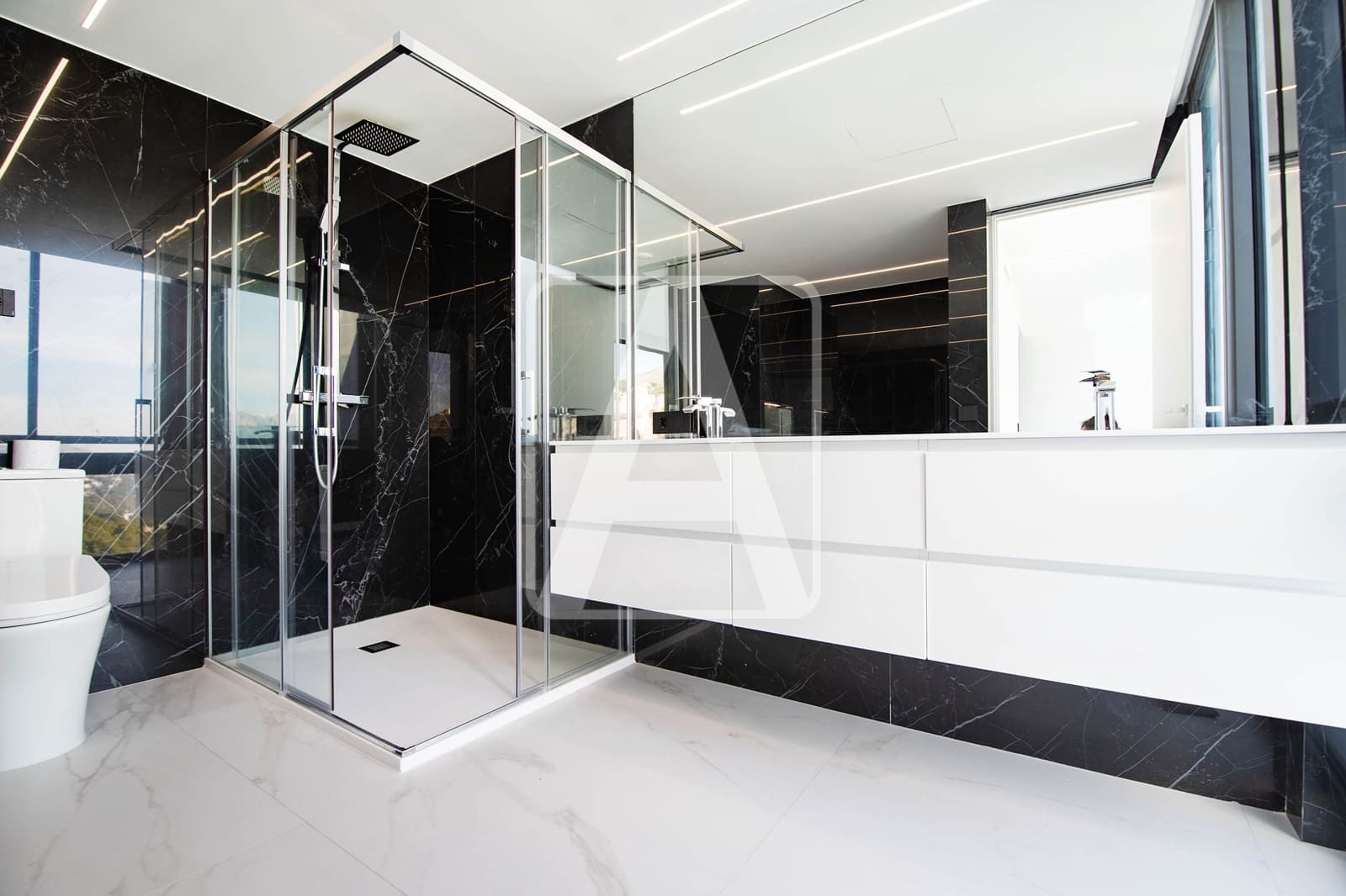 5 bedroom Villa for sale in Altea with pool garage - € 2,350,000 (Ref: 6722108)