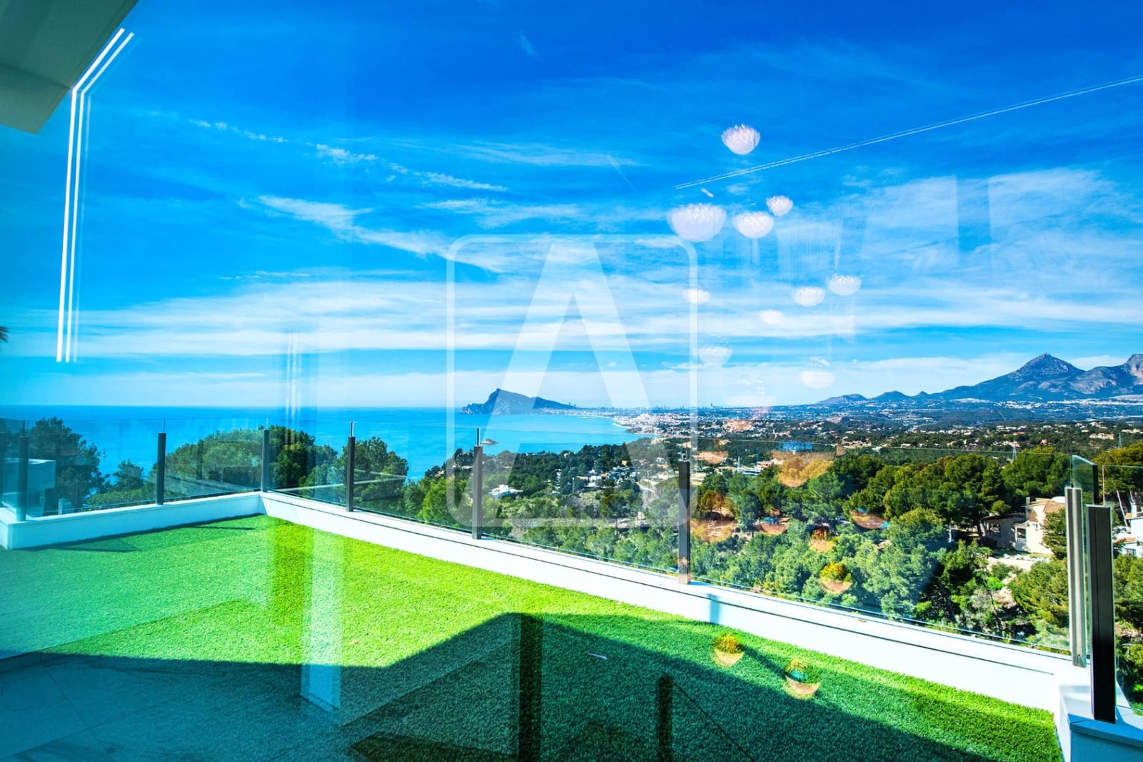 5 bedroom Villa for sale in Altea with pool garage - € 2,350,000 (Ref: 6722108)