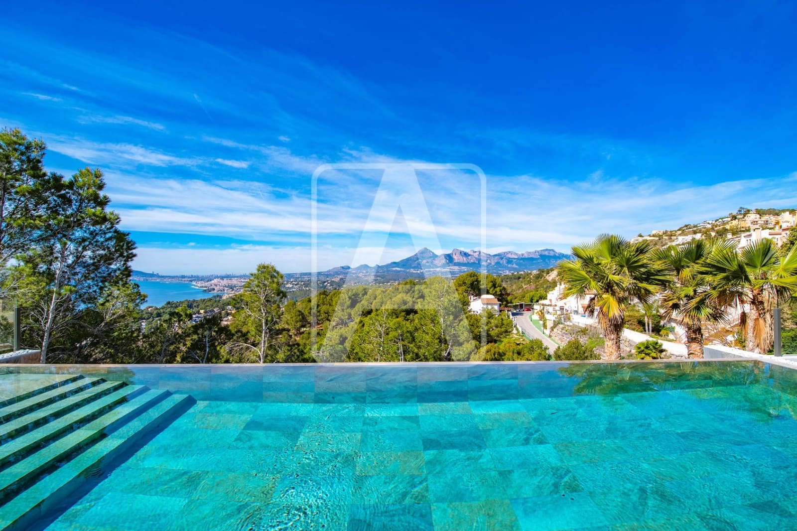 5 bedroom Villa for sale in Altea with pool garage - € 2,350,000 (Ref: 6722108)