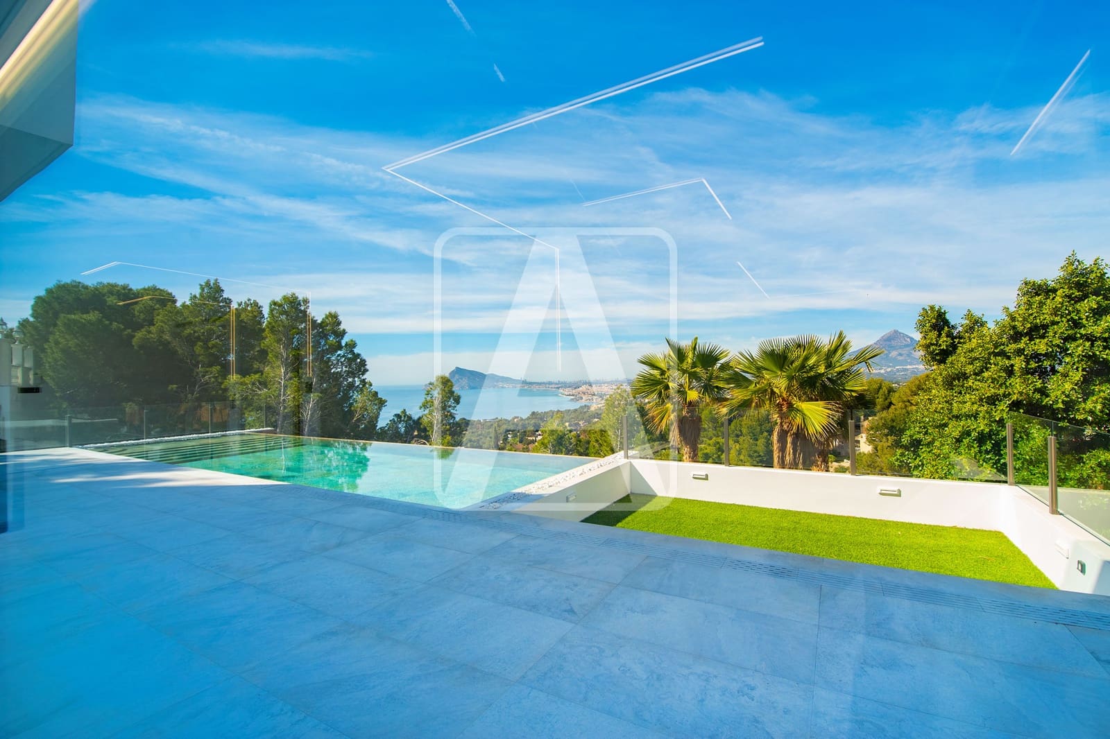 5 bedroom Villa for sale in Altea with pool garage - € 2,350,000 (Ref: 6722108)
