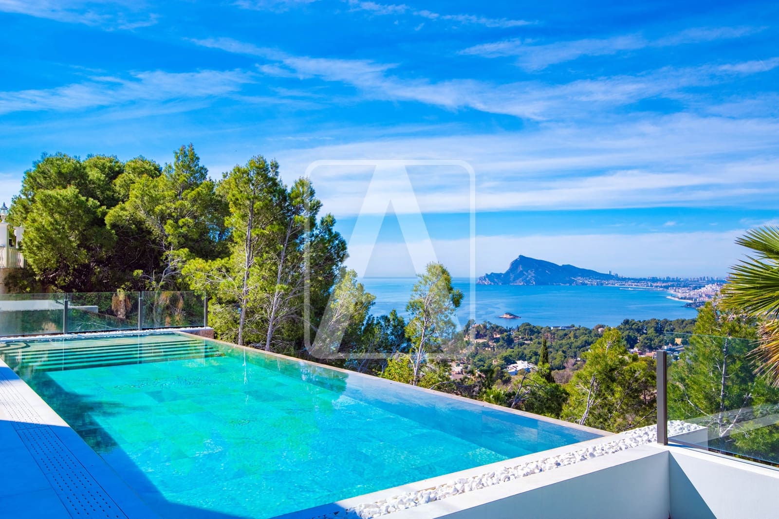 5 bedroom Villa for sale in Altea with pool garage - € 2,350,000 (Ref: 6722108)