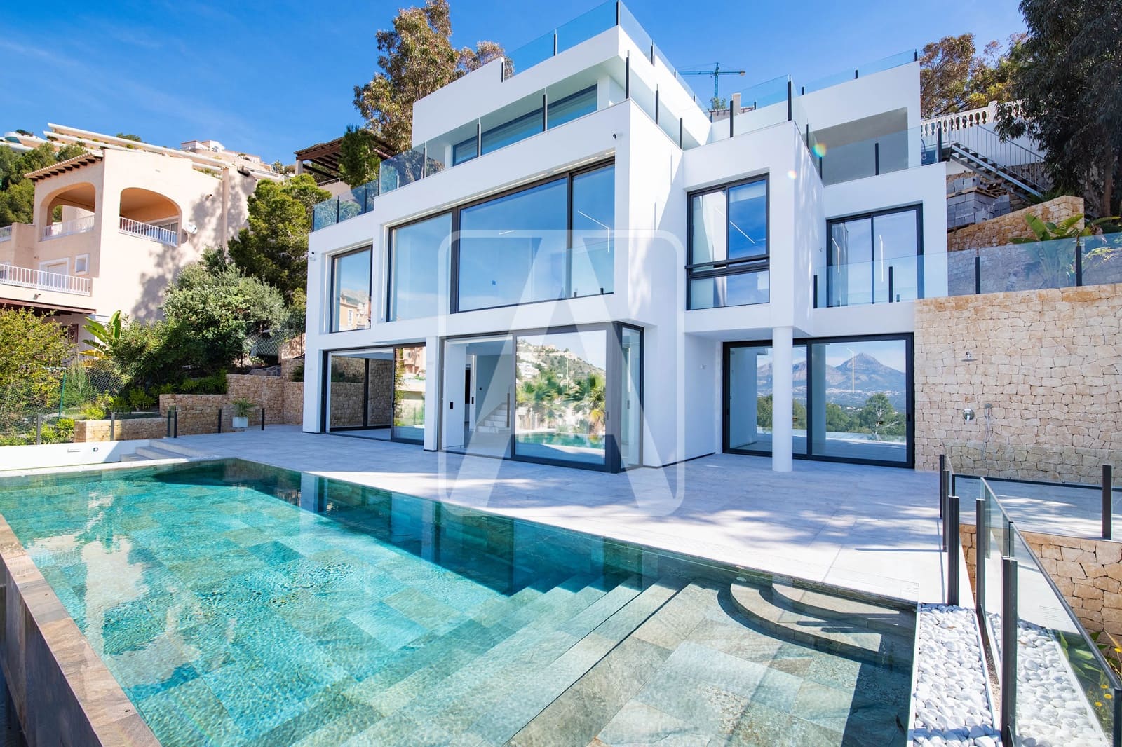 5 bedroom Villa for sale in Altea with pool garage - € 2,350,000 (Ref: 6722108)