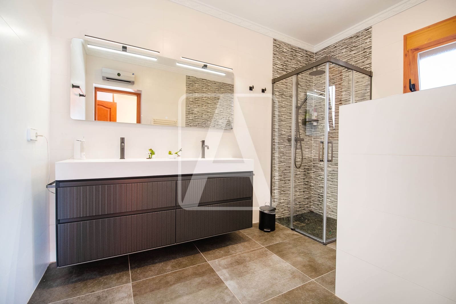 5 bedroom Villa for sale in Calpe / Calp with pool garage - € 1,165,000 (Ref: 6824584)