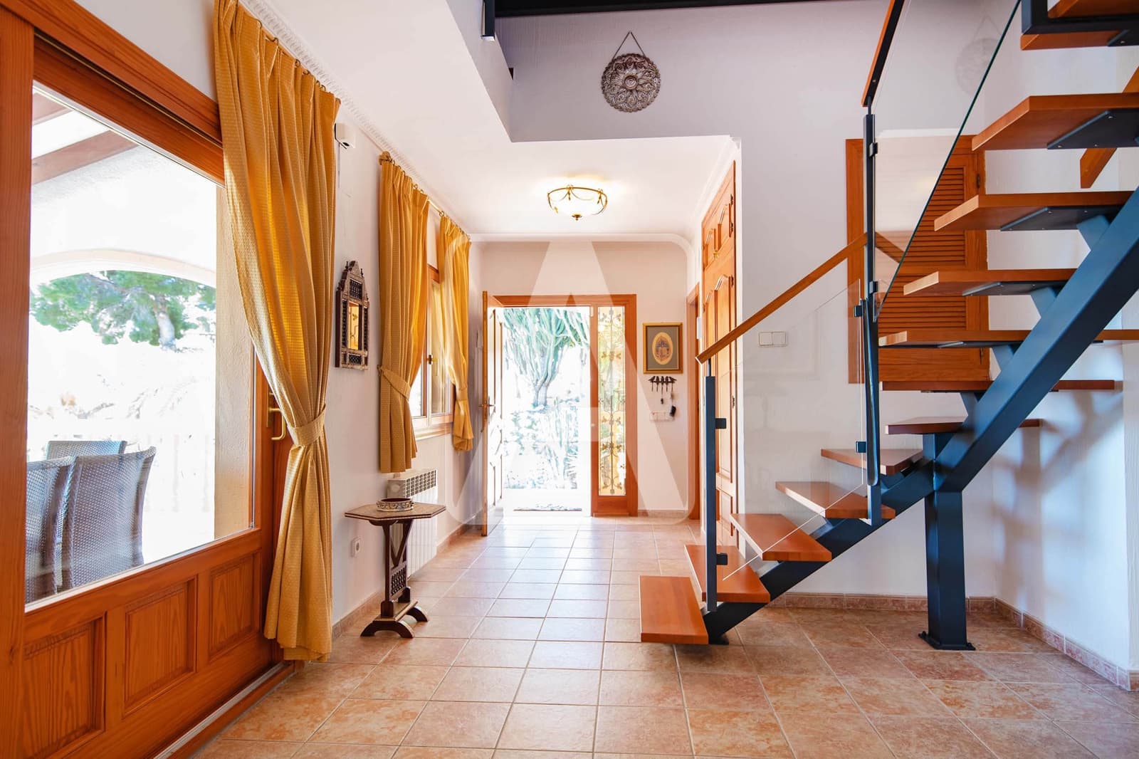 5 bedroom Villa for sale in Calpe / Calp with pool garage - € 1,165,000 (Ref: 6824584)