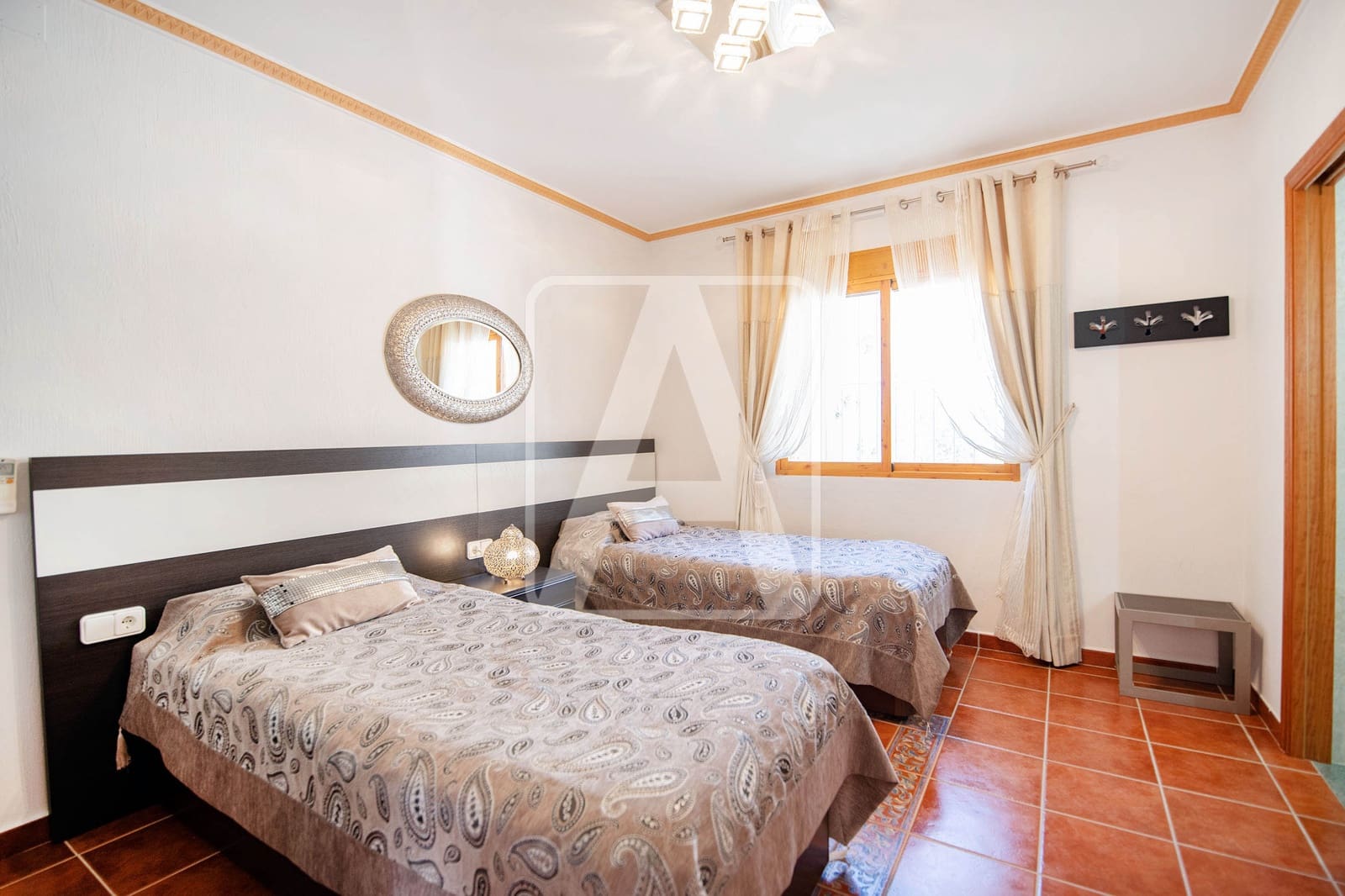 5 bedroom Villa for sale in Calpe / Calp with pool garage - € 1,165,000 (Ref: 6824584)