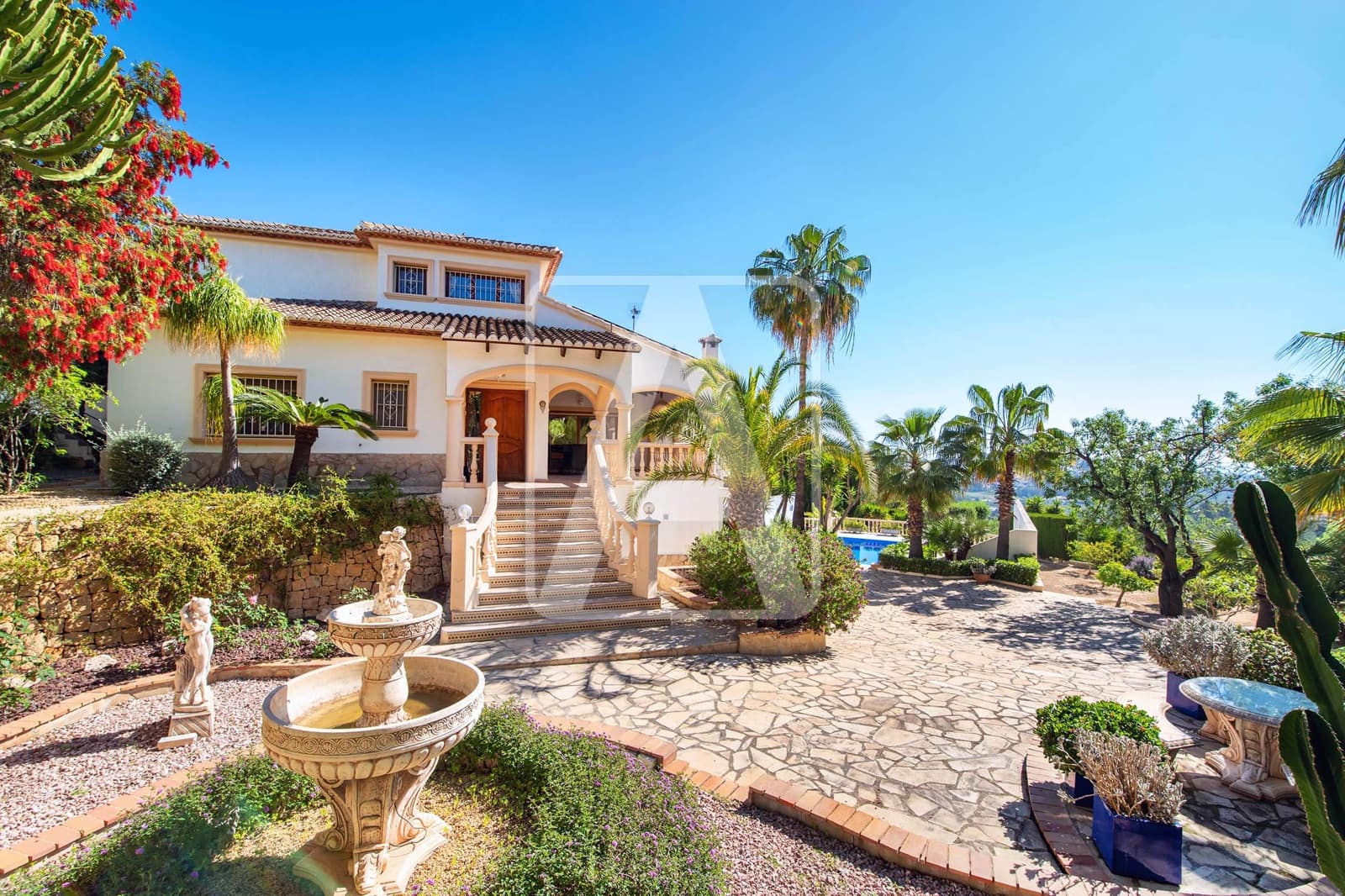 5 bedroom Villa for sale in Calpe / Calp with pool garage - € 1,165,000 (Ref: 6824584)