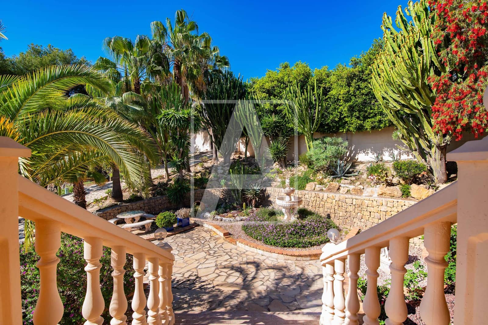 5 bedroom Villa for sale in Calpe / Calp with pool garage - € 1,165,000 (Ref: 6824584)
