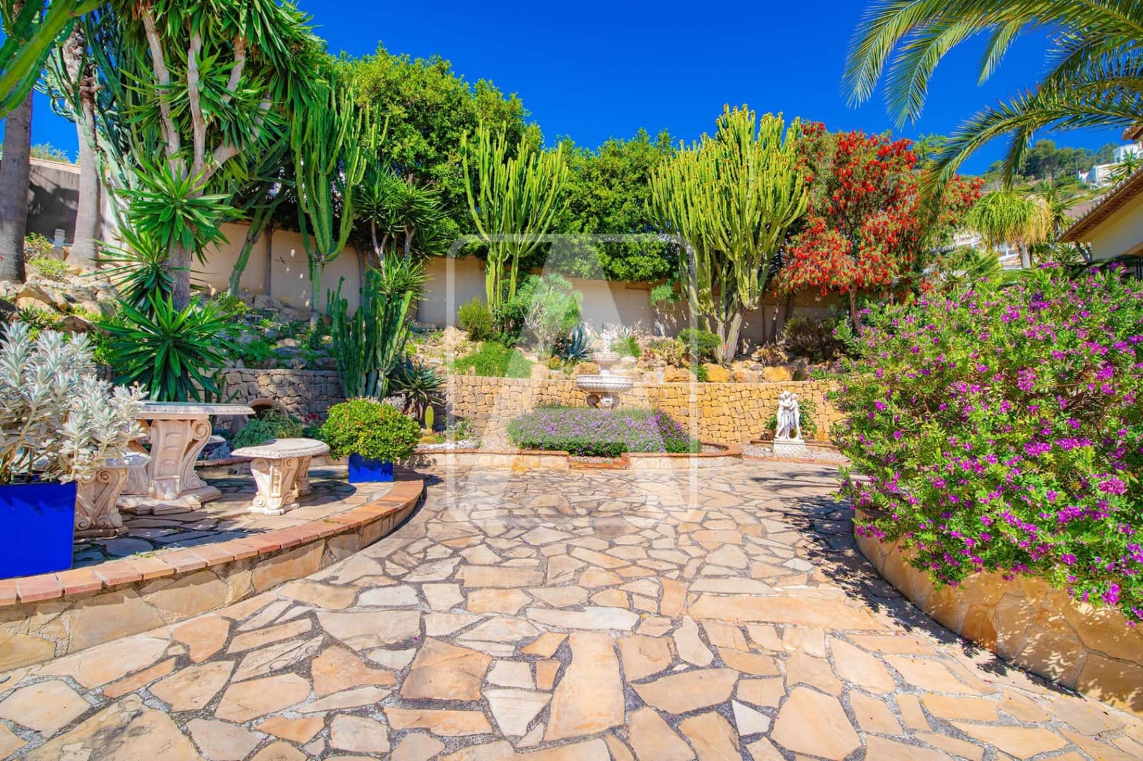 5 bedroom Villa for sale in Calpe / Calp with pool garage - € 1,165,000 (Ref: 6824584)