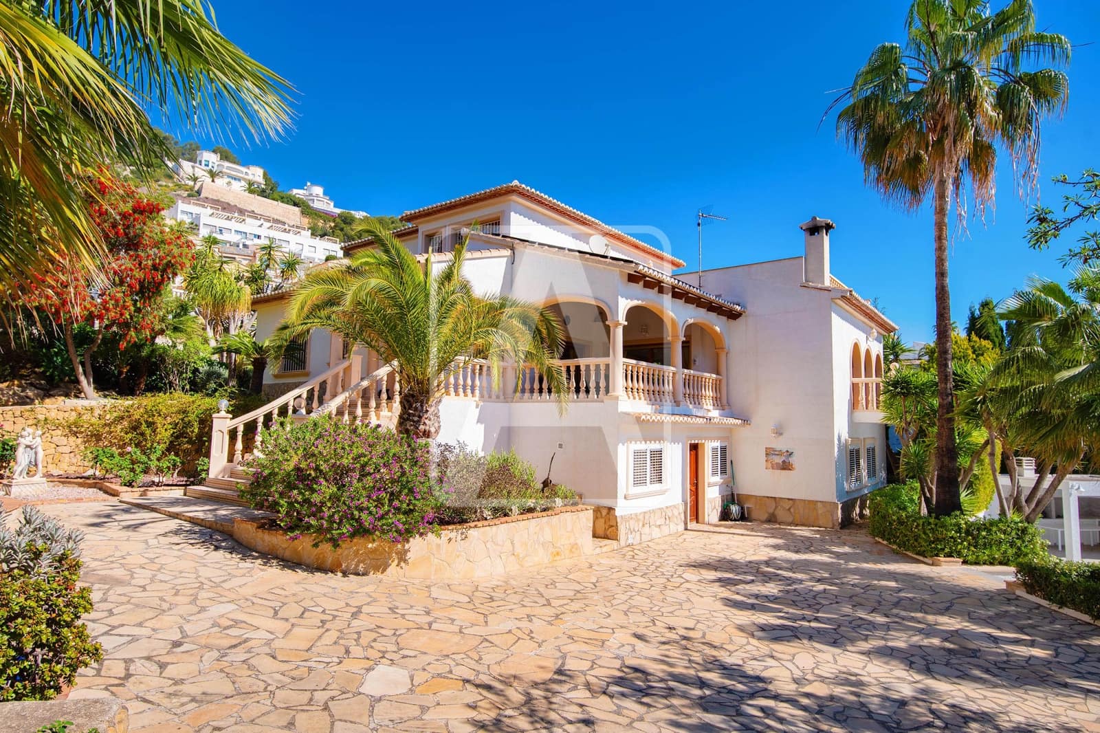 5 bedroom Villa for sale in Calpe / Calp with pool garage - € 1,165,000 (Ref: 6824584)