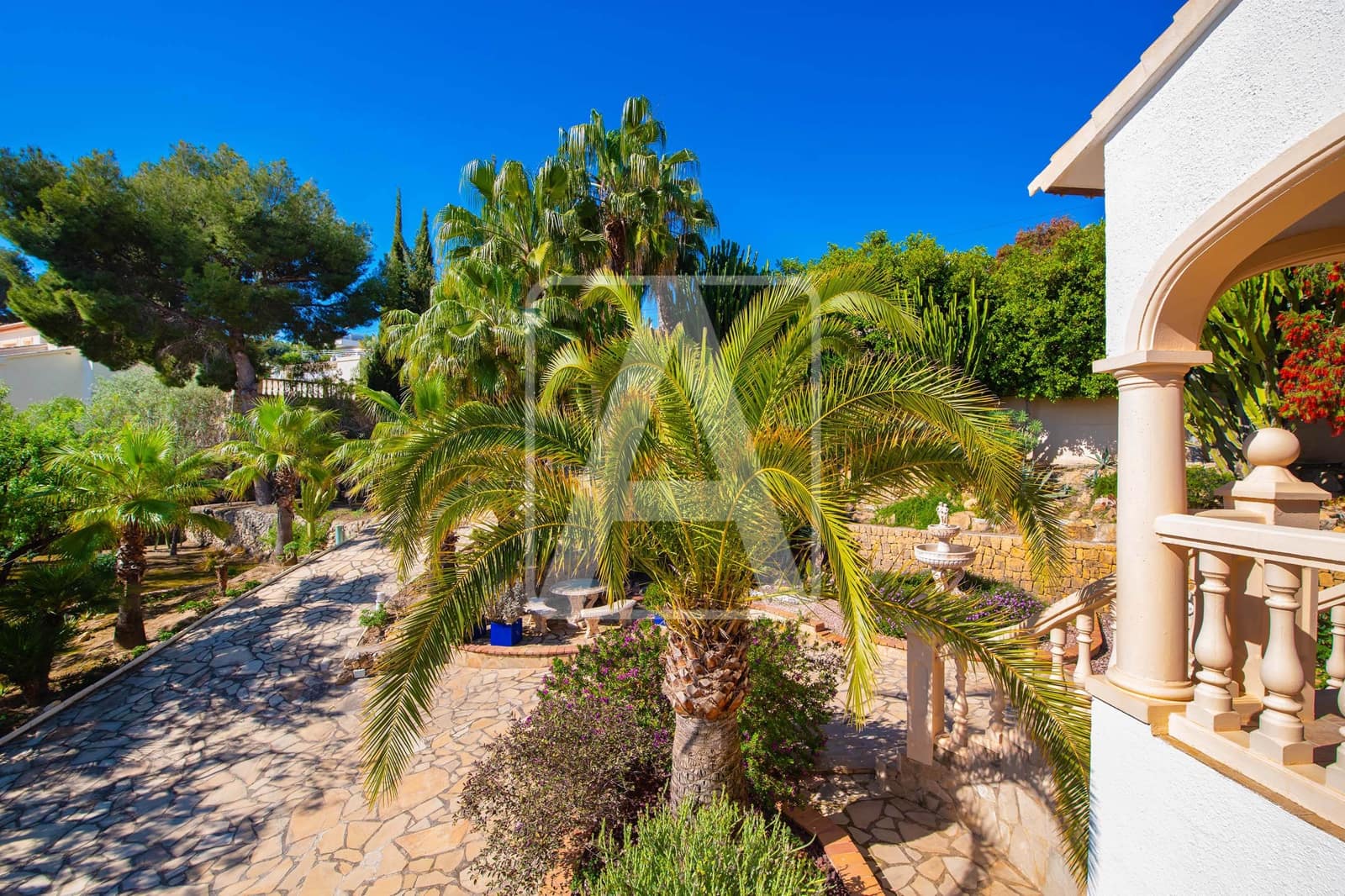 5 bedroom Villa for sale in Calpe / Calp with pool garage - € 1,165,000 (Ref: 6824584)