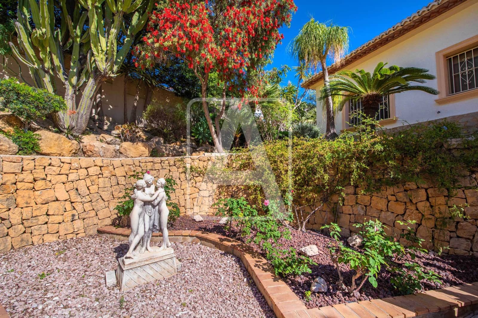 5 bedroom Villa for sale in Calpe / Calp with pool garage - € 1,165,000 (Ref: 6824584)