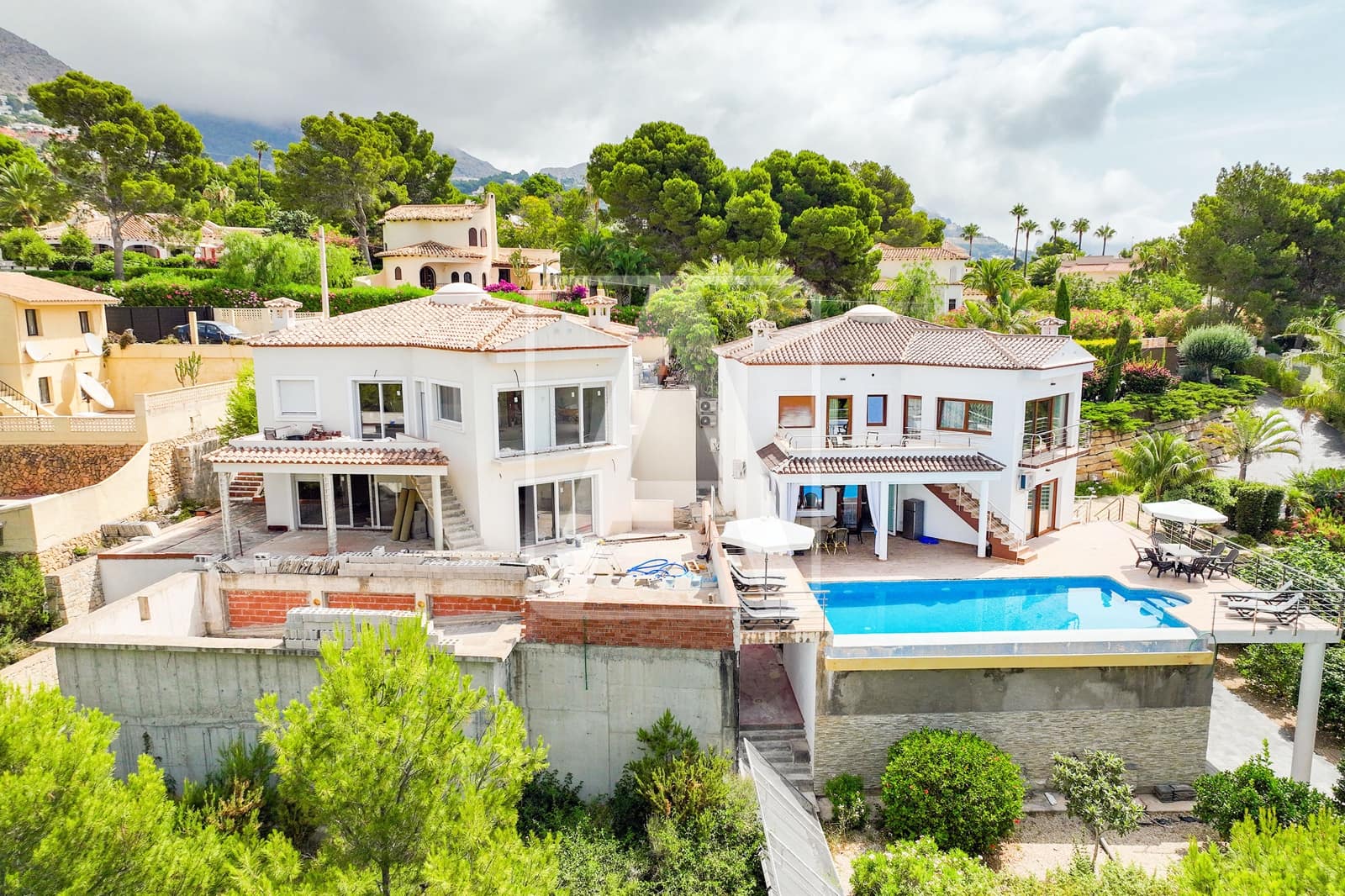 7 bedroom Villa for sale in Altea with pool garage - € 1,950,000 (Ref: 6981773)