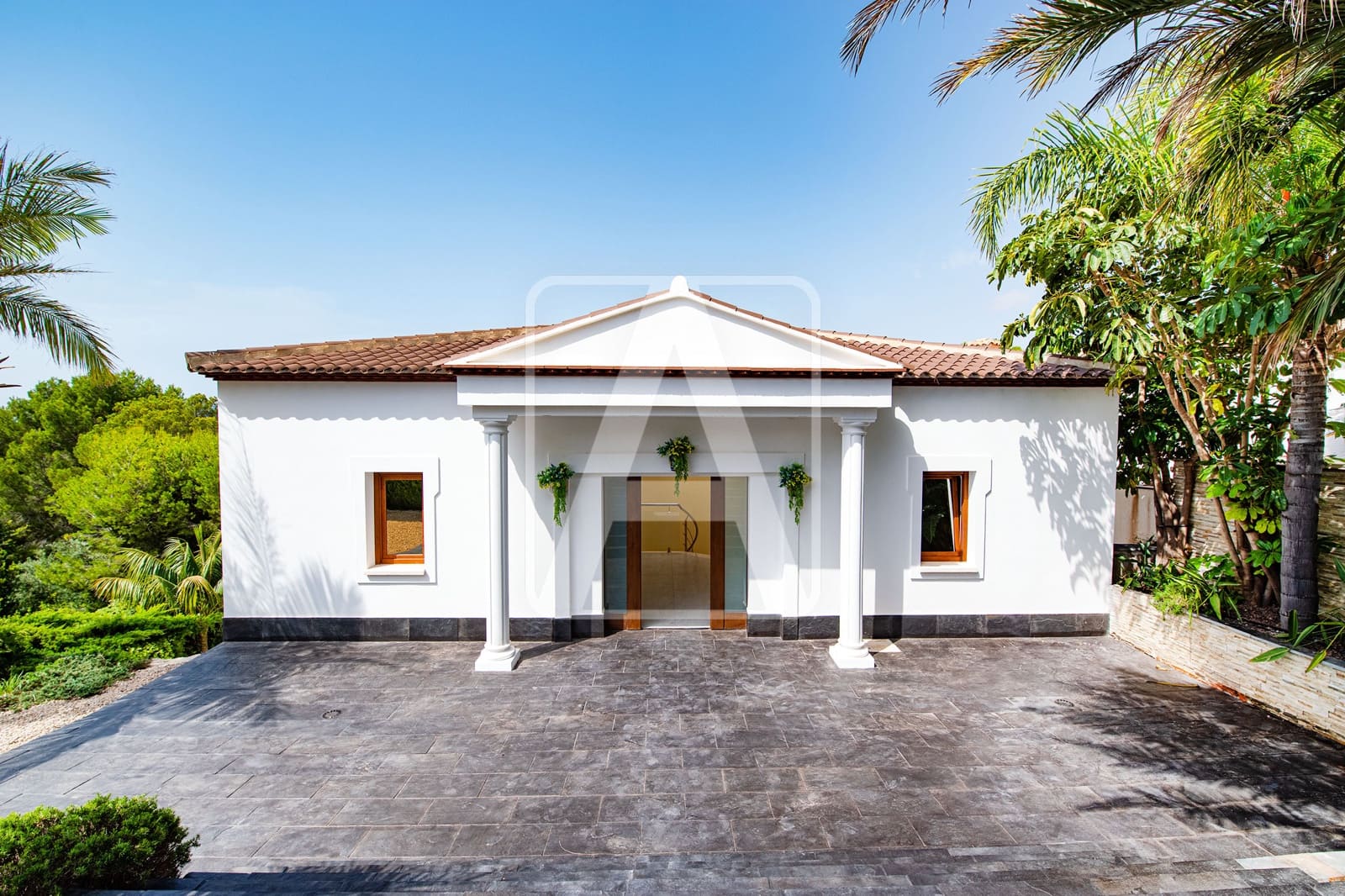 7 bedroom Villa for sale in Altea with pool garage - € 1,950,000 (Ref: 6981773)
