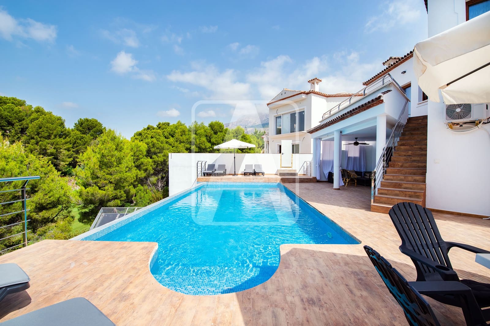 7 bedroom Villa for sale in Altea with pool garage - € 1,950,000 (Ref: 6981773)
