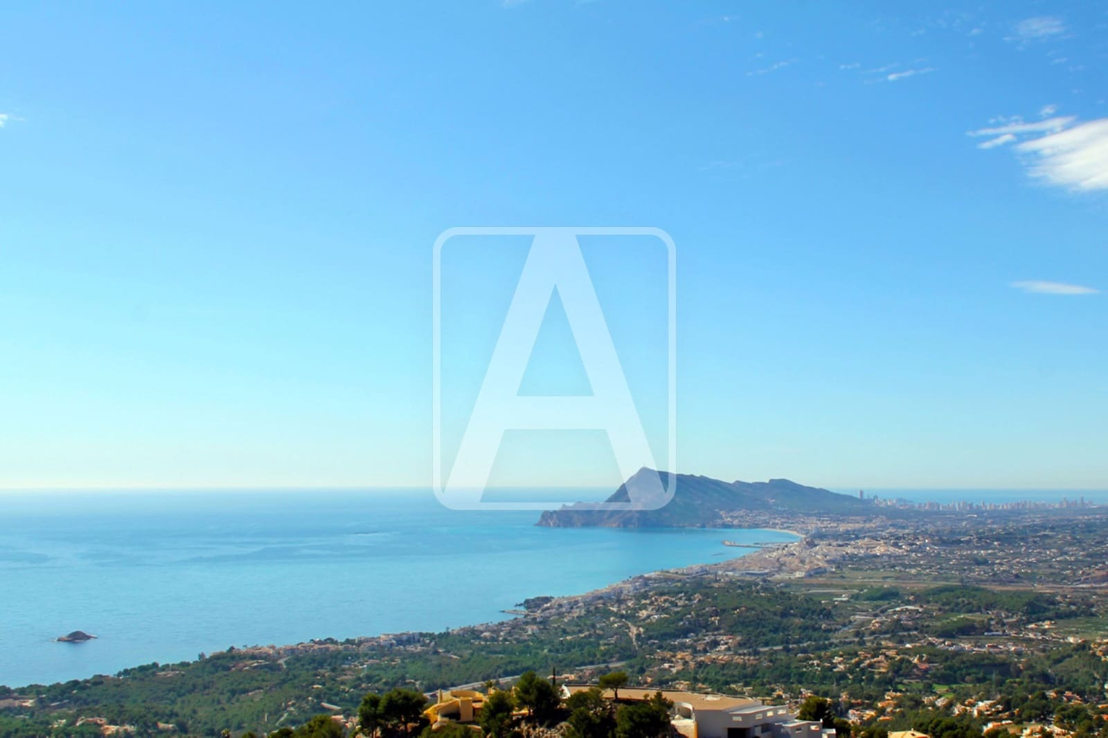 4 bedroom Villa for sale in Altea with pool garage - € 2,089,000 (Ref: 7384823)