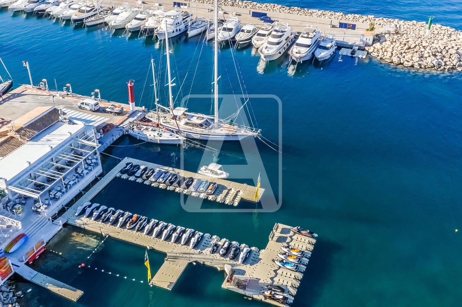 4 bedroom Villa for sale in Altea with pool garage - € 2,089,000 (Ref: 7384823)