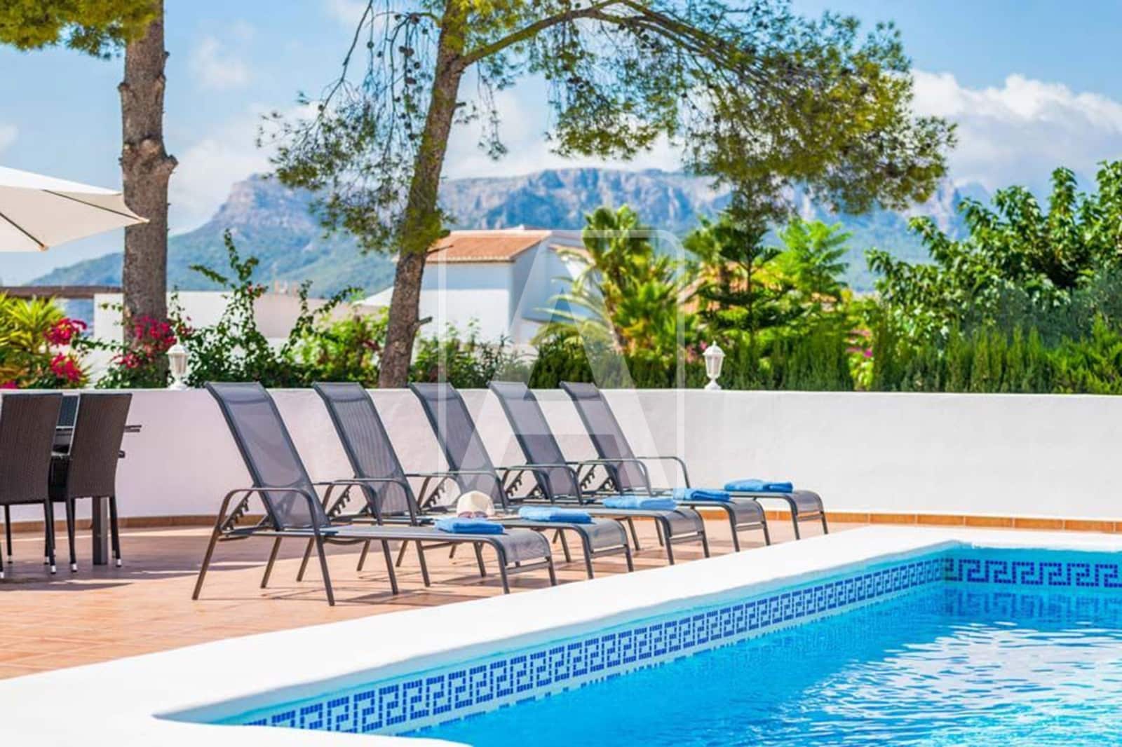 8 bedroom Villa for sale in Calpe / Calp with pool garage - € 950,000 (Ref: 7427727)