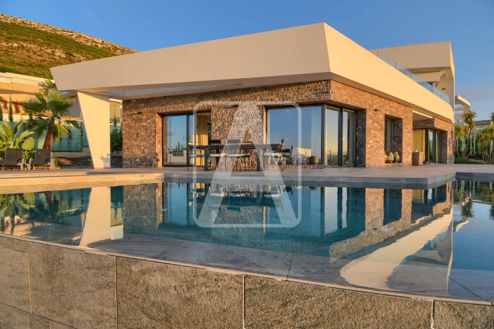 4 bedroom Villa for sale in Javea / Xabia with garage - € 1,490,000 (Ref: 7563064)