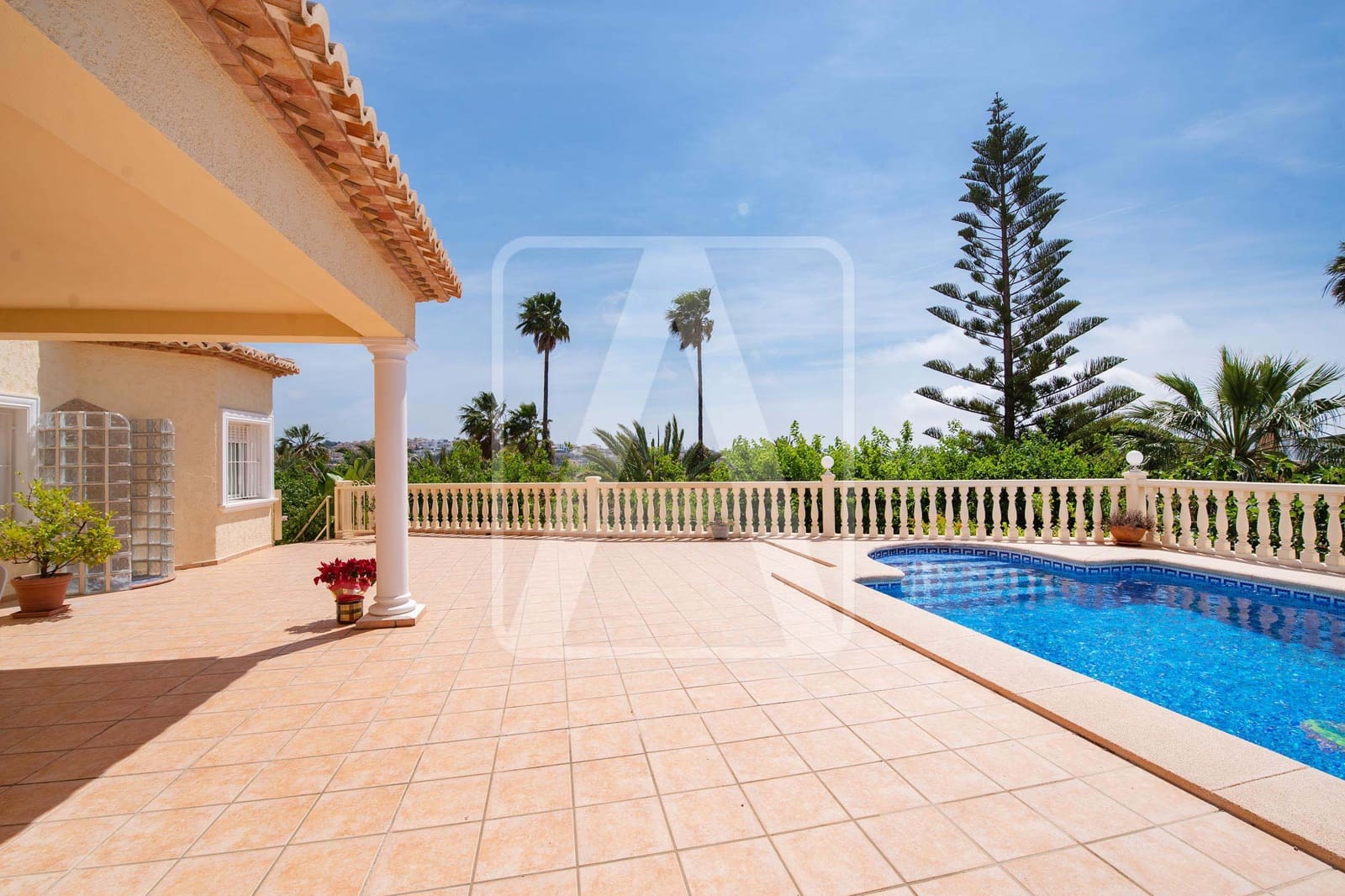 4 bedroom Villa for sale in Calpe / Calp with pool garage - € 990,000 (Ref: 7573714)