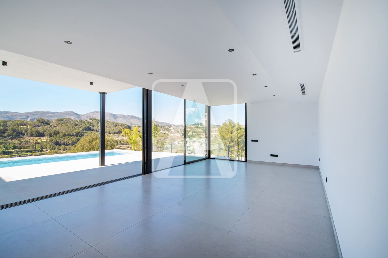 3 soverom Villa til salgs i Calpe / Calp med svømmebasseng garasje - € 1 135 000 (Ref: 7602518)