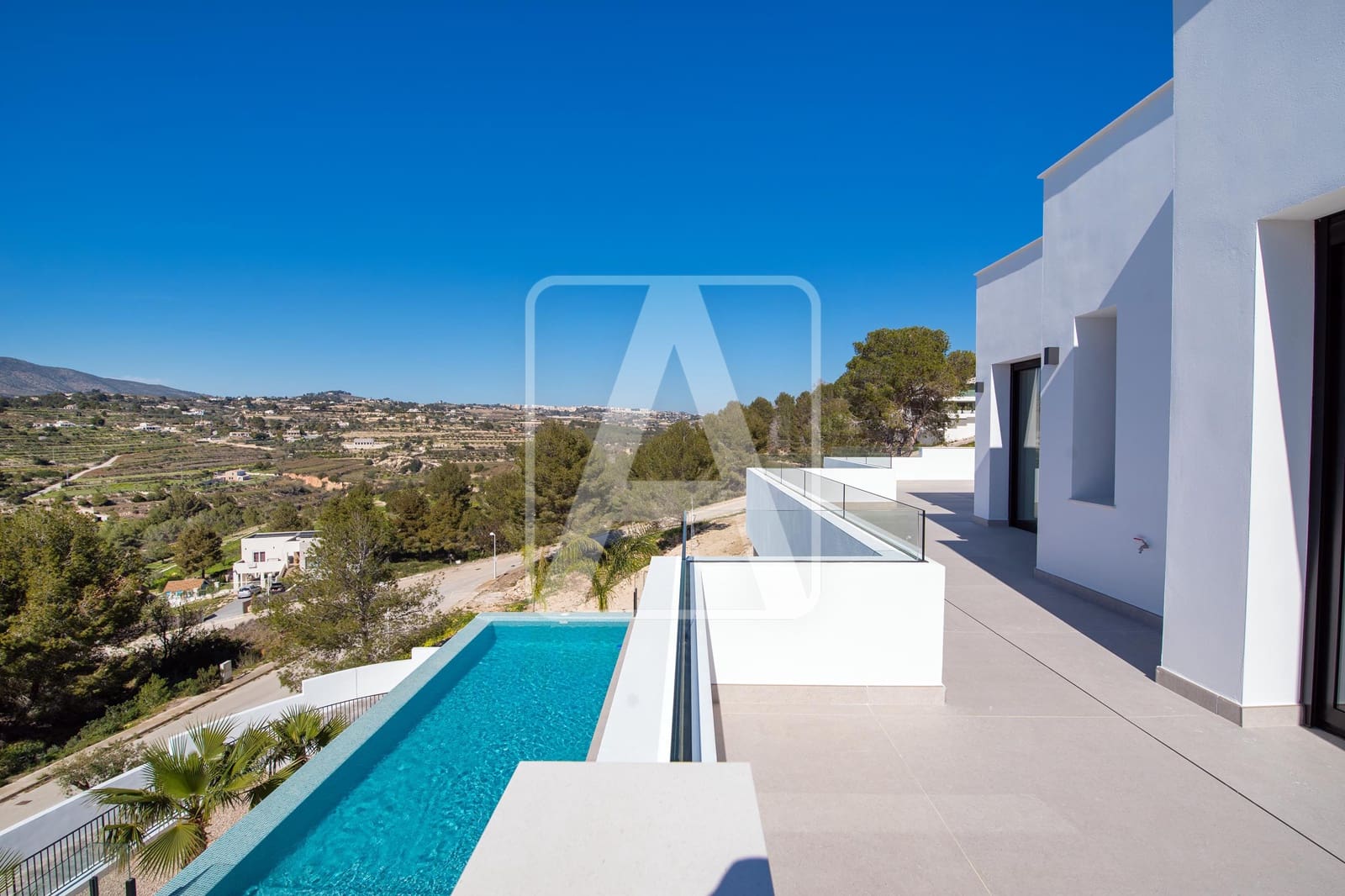 3 soverom Villa til salgs i Calpe / Calp med svømmebasseng garasje - € 1 135 000 (Ref: 7602518)