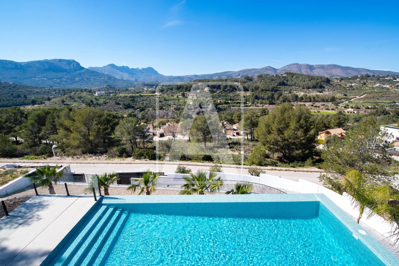 3 soverom Villa til salgs i Calpe / Calp med svømmebasseng garasje - € 1 135 000 (Ref: 7602518)