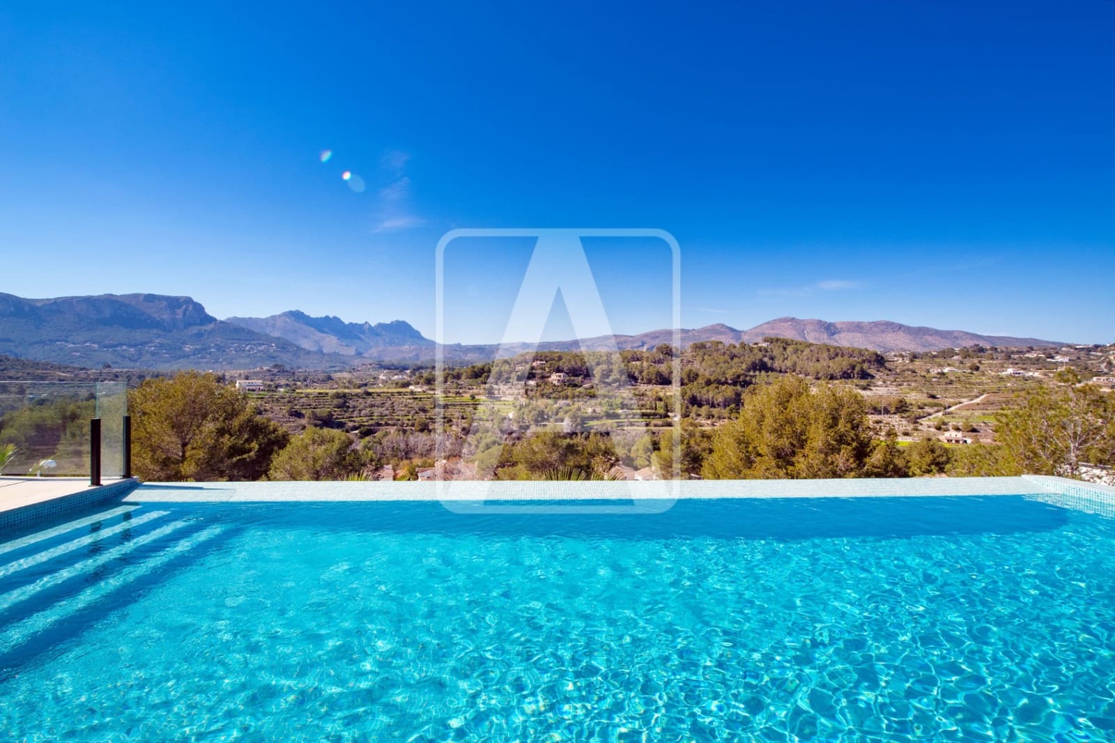 3 soverom Villa til salgs i Calpe / Calp med svømmebasseng garasje - € 1 135 000 (Ref: 7602518)