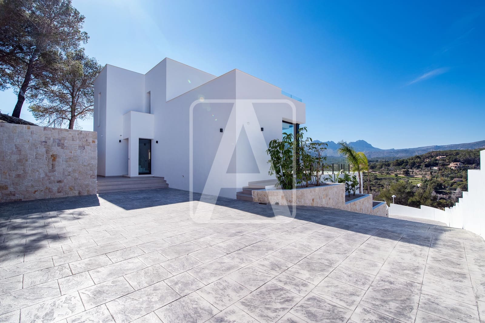 3 soverom Villa til salgs i Calpe / Calp med svømmebasseng garasje - € 1 135 000 (Ref: 7602518)