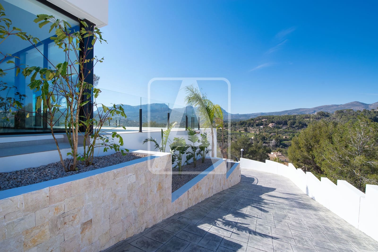 3 soverom Villa til salgs i Calpe / Calp med svømmebasseng garasje - € 1 135 000 (Ref: 7602518)