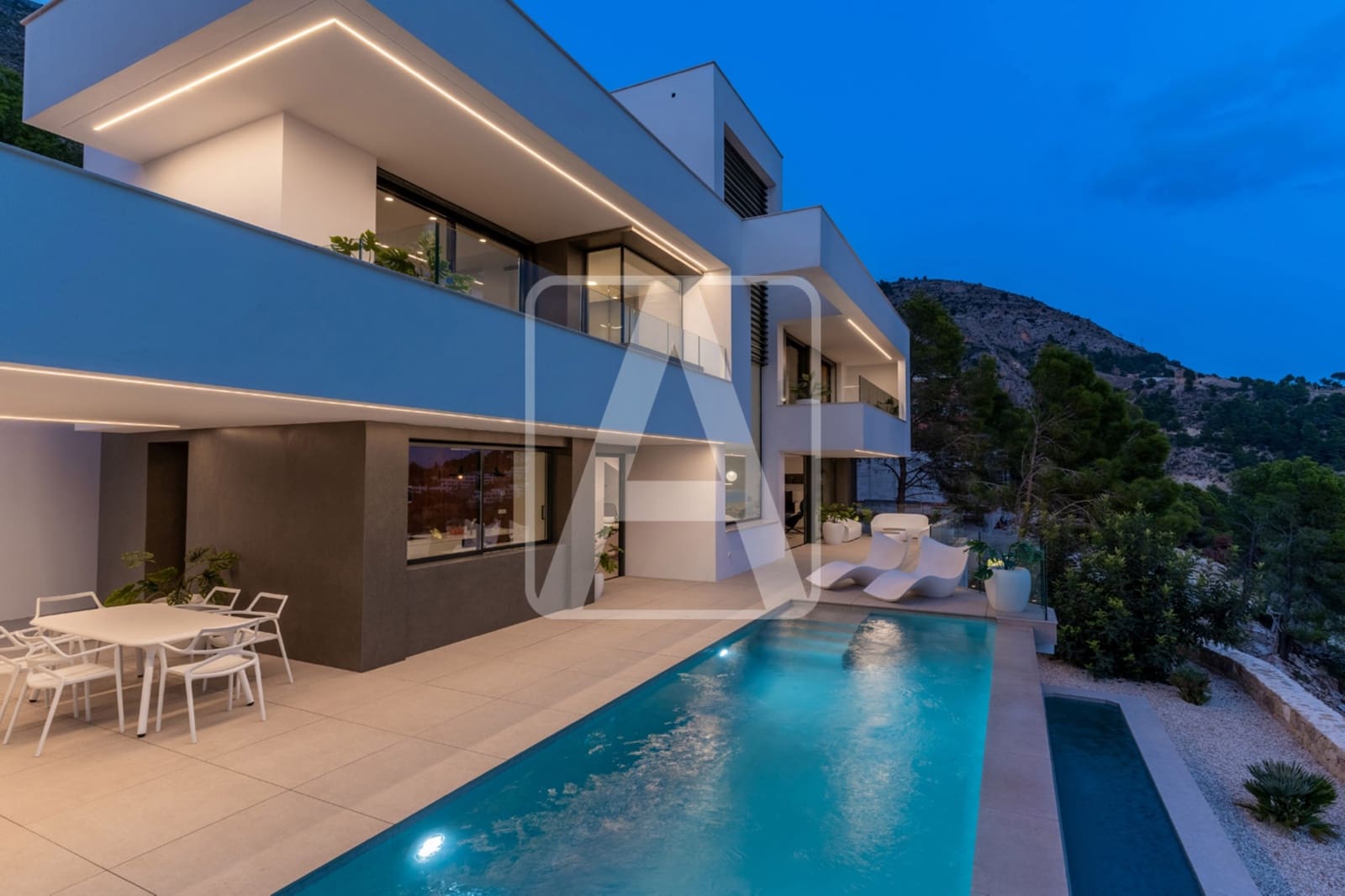 3 bedroom Villa for sale in Altea with pool garage - € 2,257,500 (Ref: 7651925)