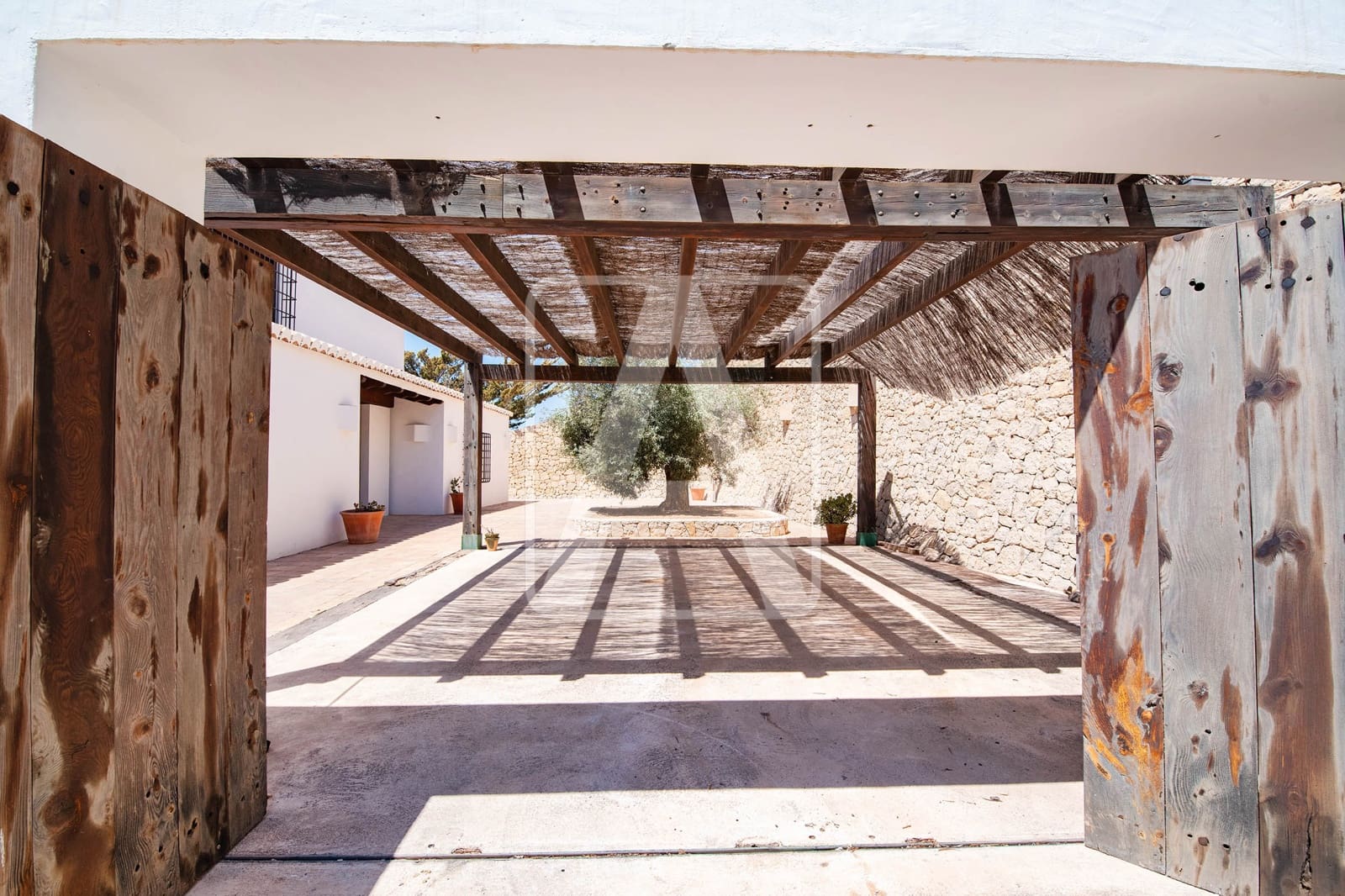 5 bedroom Villa for sale in Moraira with pool garage - € 2,750,000 (Ref: 7737045)