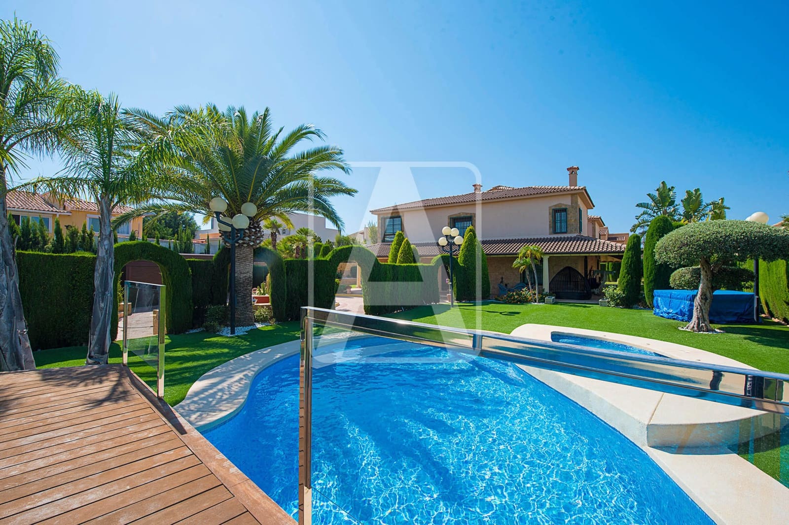 8 slaapkamer Villa te koop in Calpe / Calp met zwembad garage - € 2.375.000 (Ref: 7876734)