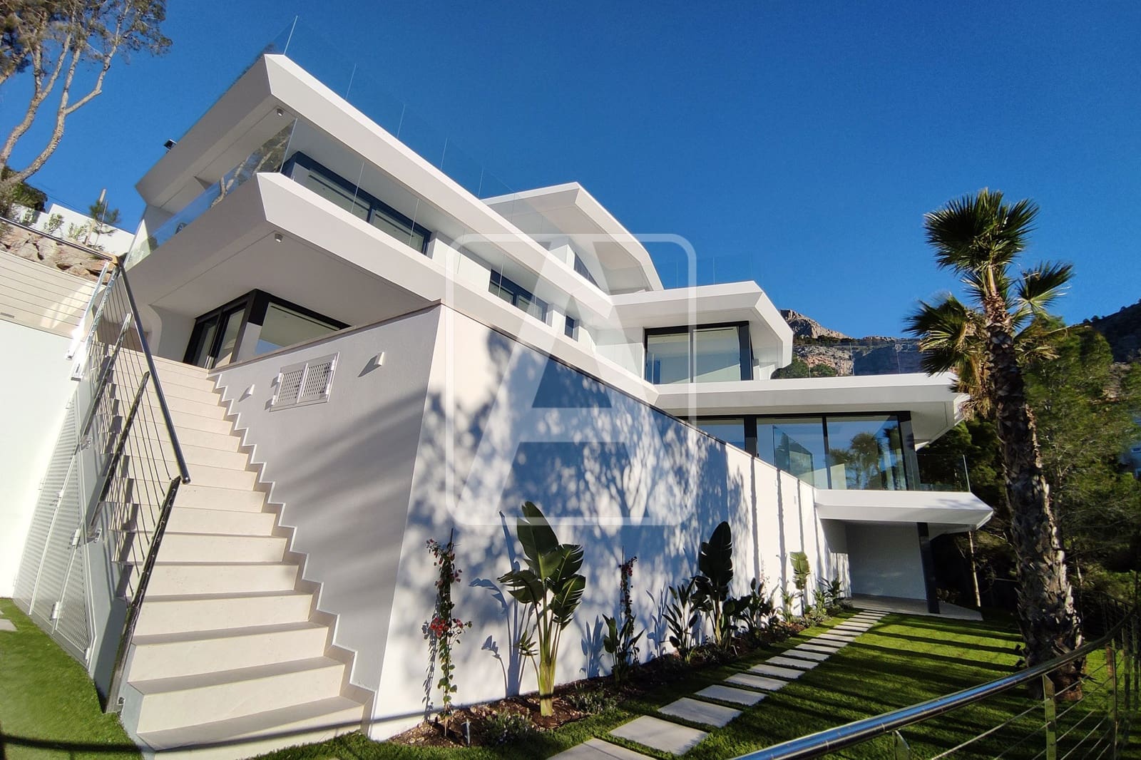 4 bedroom Villa for sale in Altea with garage - € 2,250,000 (Ref: 7888981)