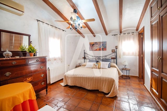 4 soveværelse Finca/Landehus til salg i Calpe / Calp med swimmingpool garage - € 840.000 (Ref: 7981653)