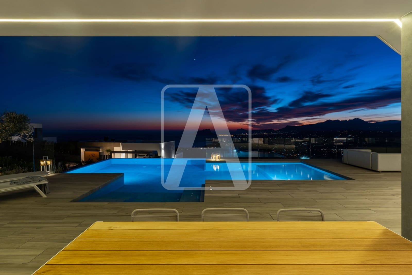 4 bedroom Villa for sale in Cumbre del Sol with pool garage - € 2,950,000 (Ref: 8084990)