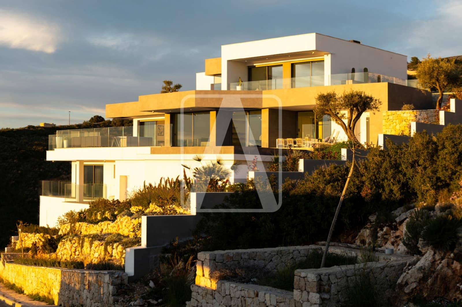 4 bedroom Villa for sale in Cumbre del Sol with pool garage - € 2,950,000 (Ref: 8084990)