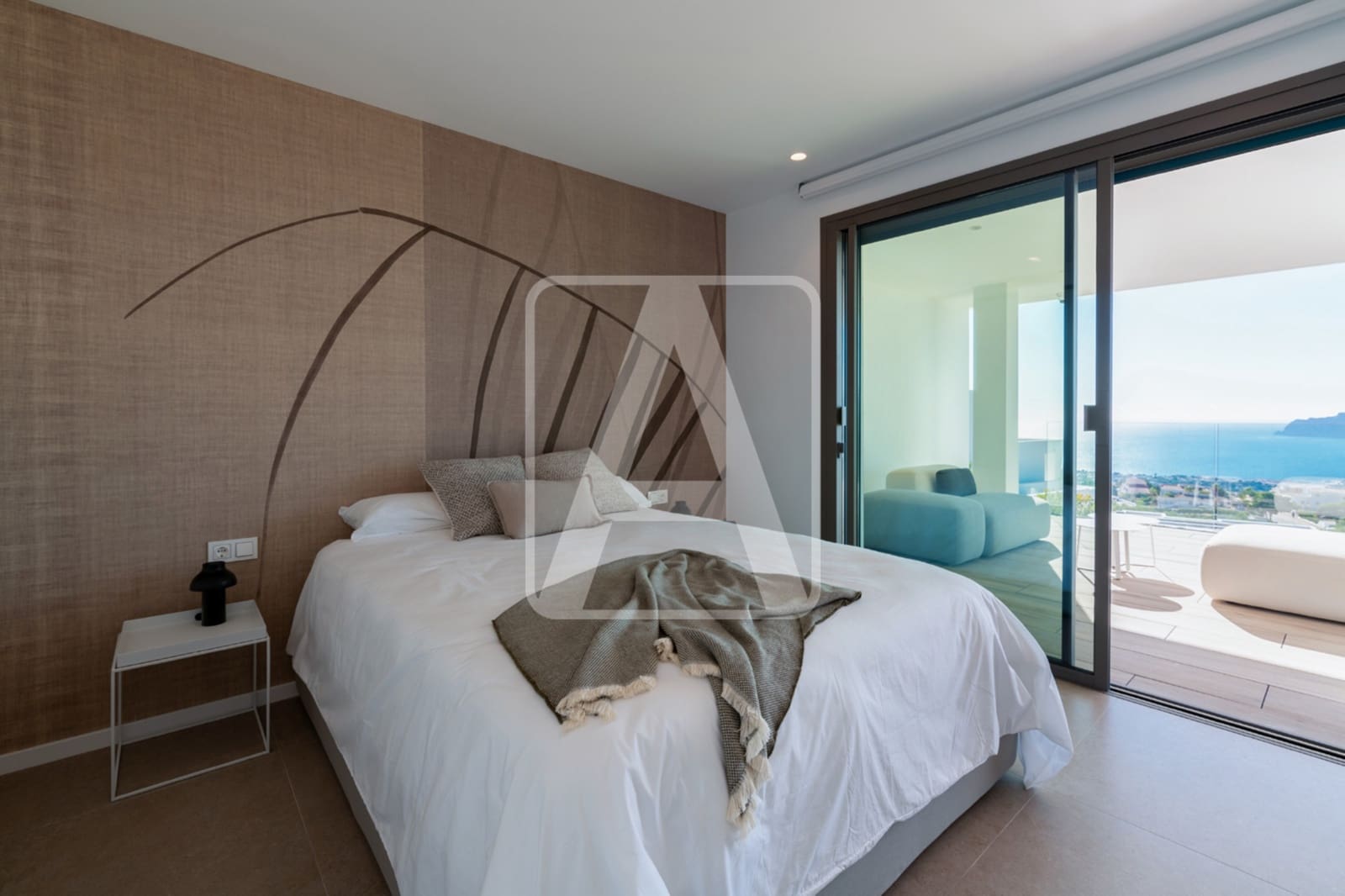 4 bedroom Villa for sale in Cumbre del Sol with pool garage - € 2,950,000 (Ref: 8084990)