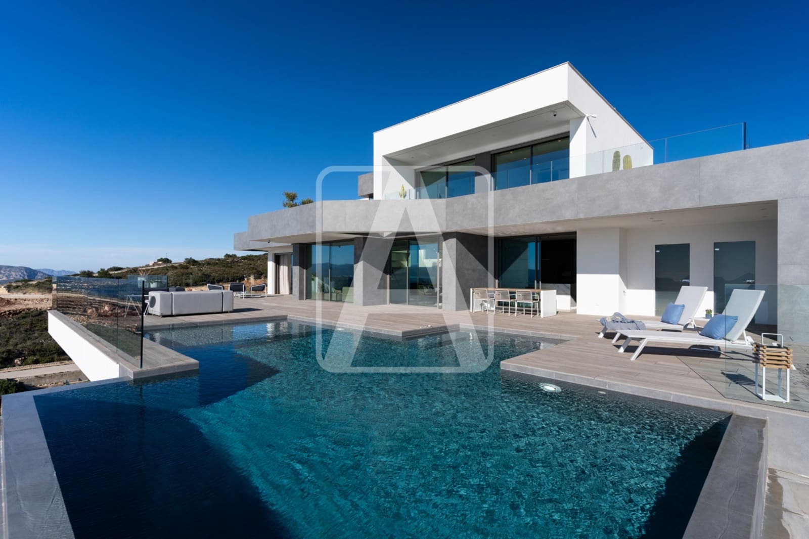 4 bedroom Villa for sale in Cumbre del Sol with pool garage - € 2,950,000 (Ref: 8084990)