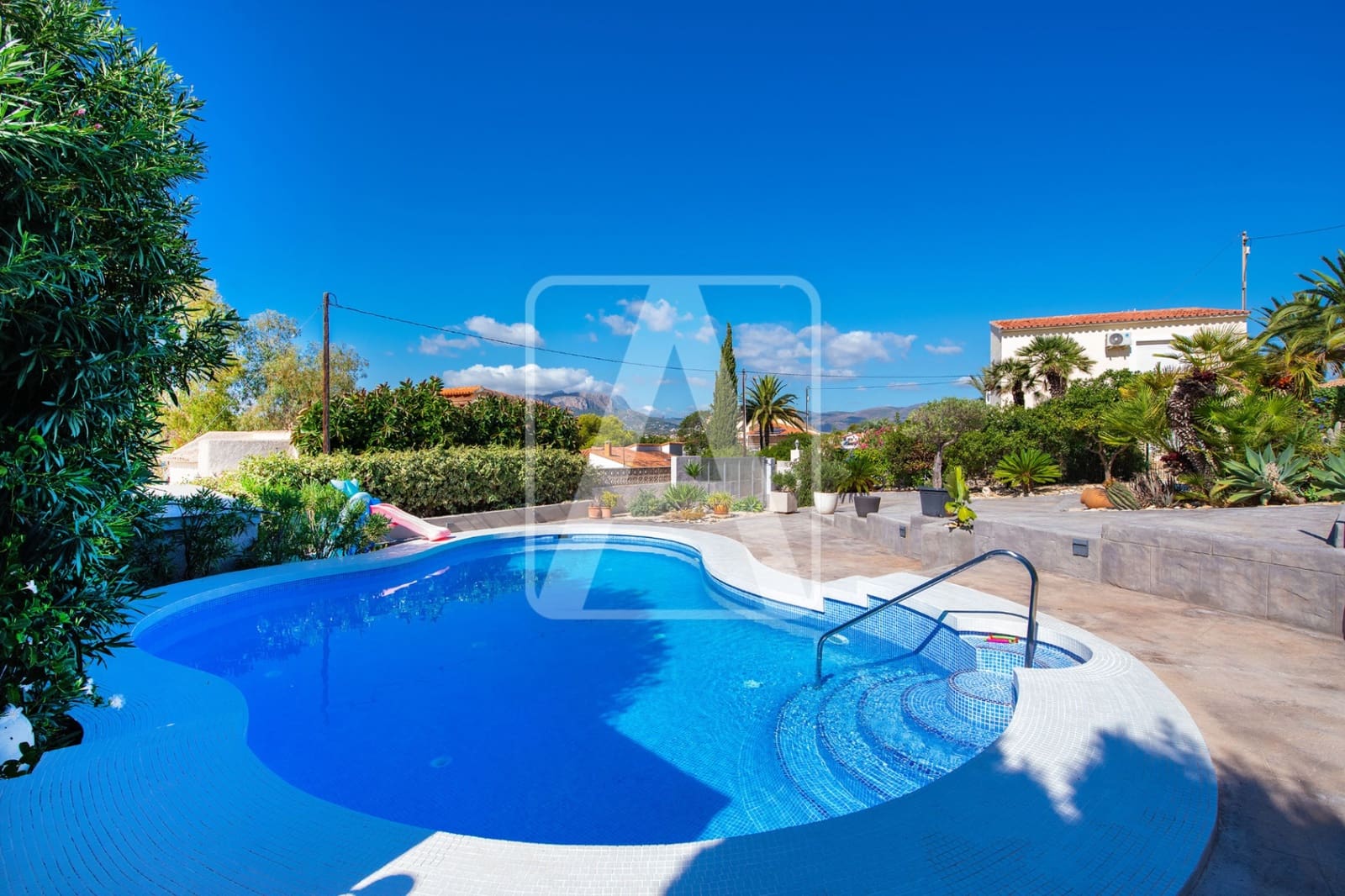 4 Zimmer Villa zu verkaufen in Calpe / Calp mit Pool Garage - 1.090.000 € (Ref: 8084991)