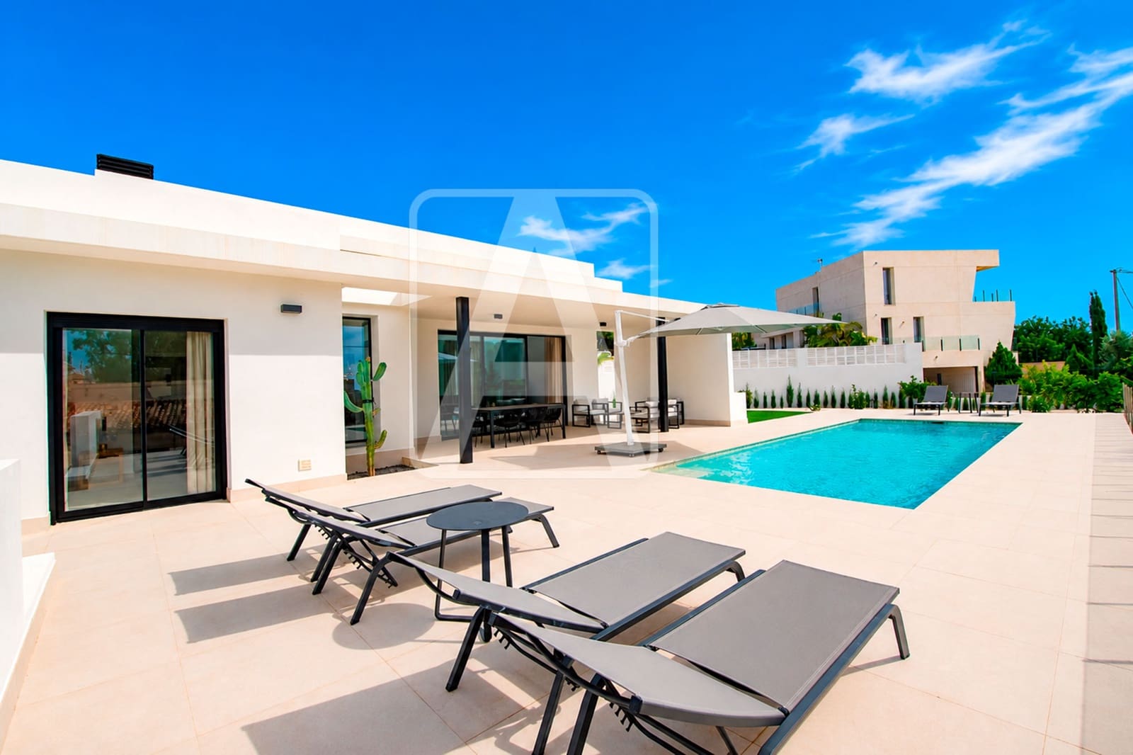 4 bedroom Villa for sale in Calpe / Calp with pool garage - € 1,050,000 (Ref: 8096231)