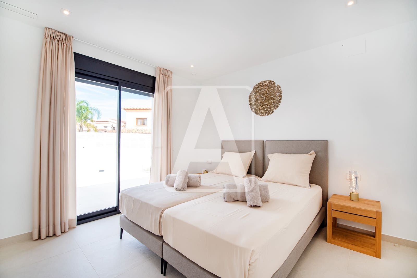 4 bedroom Villa for sale in Calpe / Calp with pool garage - € 1,050,000 (Ref: 8096231)