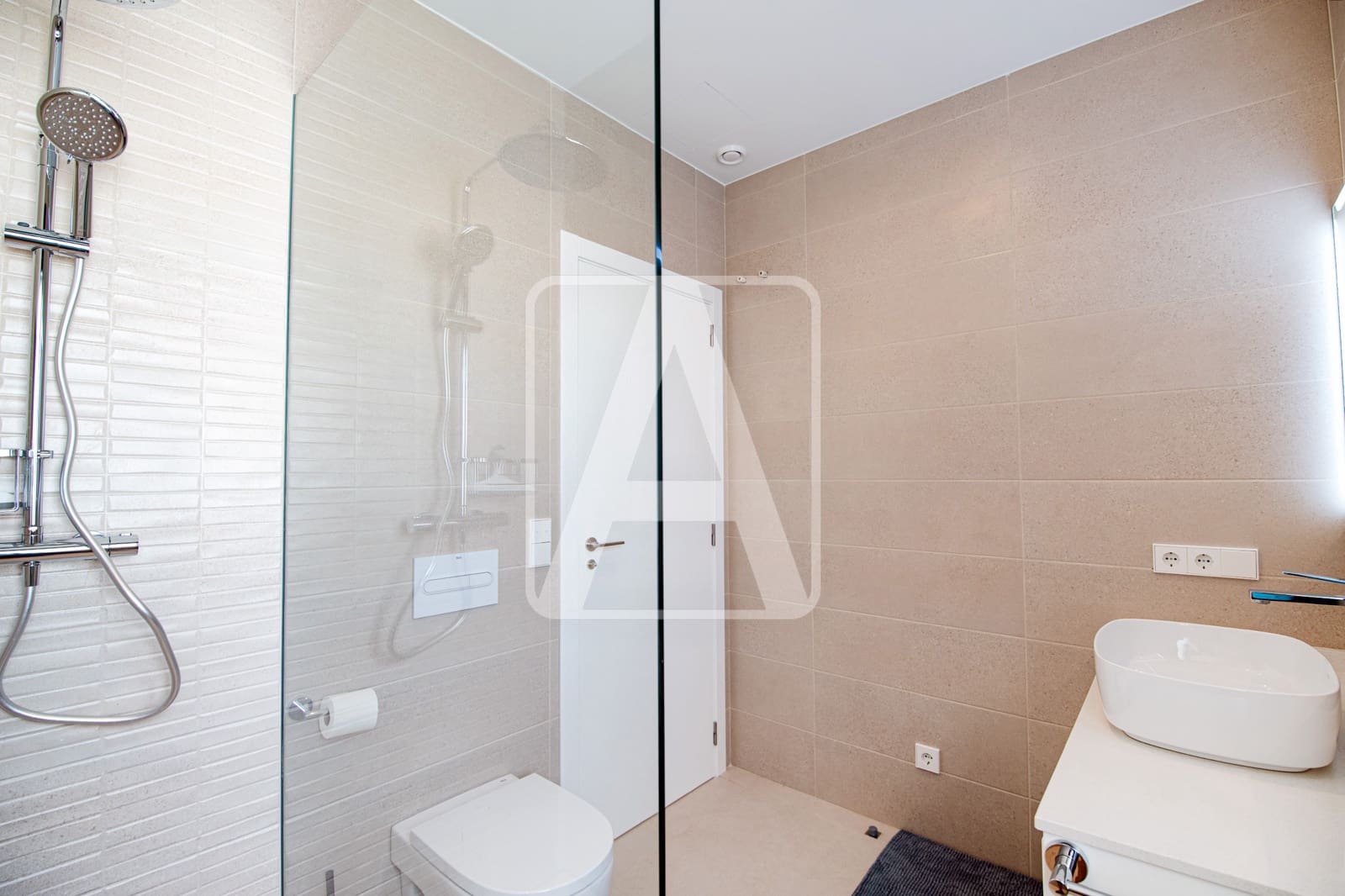 4 bedroom Villa for sale in Calpe / Calp with pool garage - € 1,050,000 (Ref: 8096231)