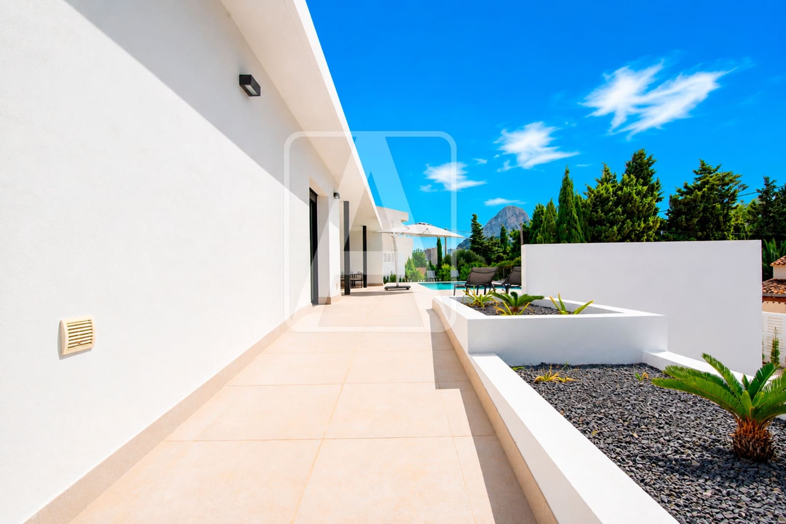 4 bedroom Villa for sale in Calpe / Calp with pool garage - € 1,050,000 (Ref: 8096231)