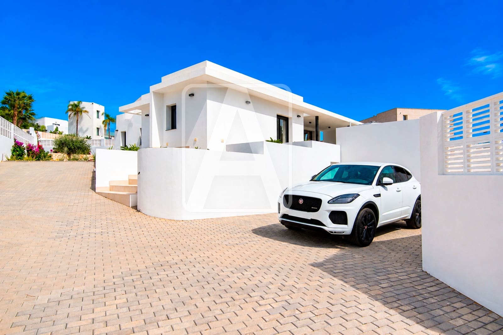 4 bedroom Villa for sale in Calpe / Calp with pool garage - € 1,050,000 (Ref: 8096231)