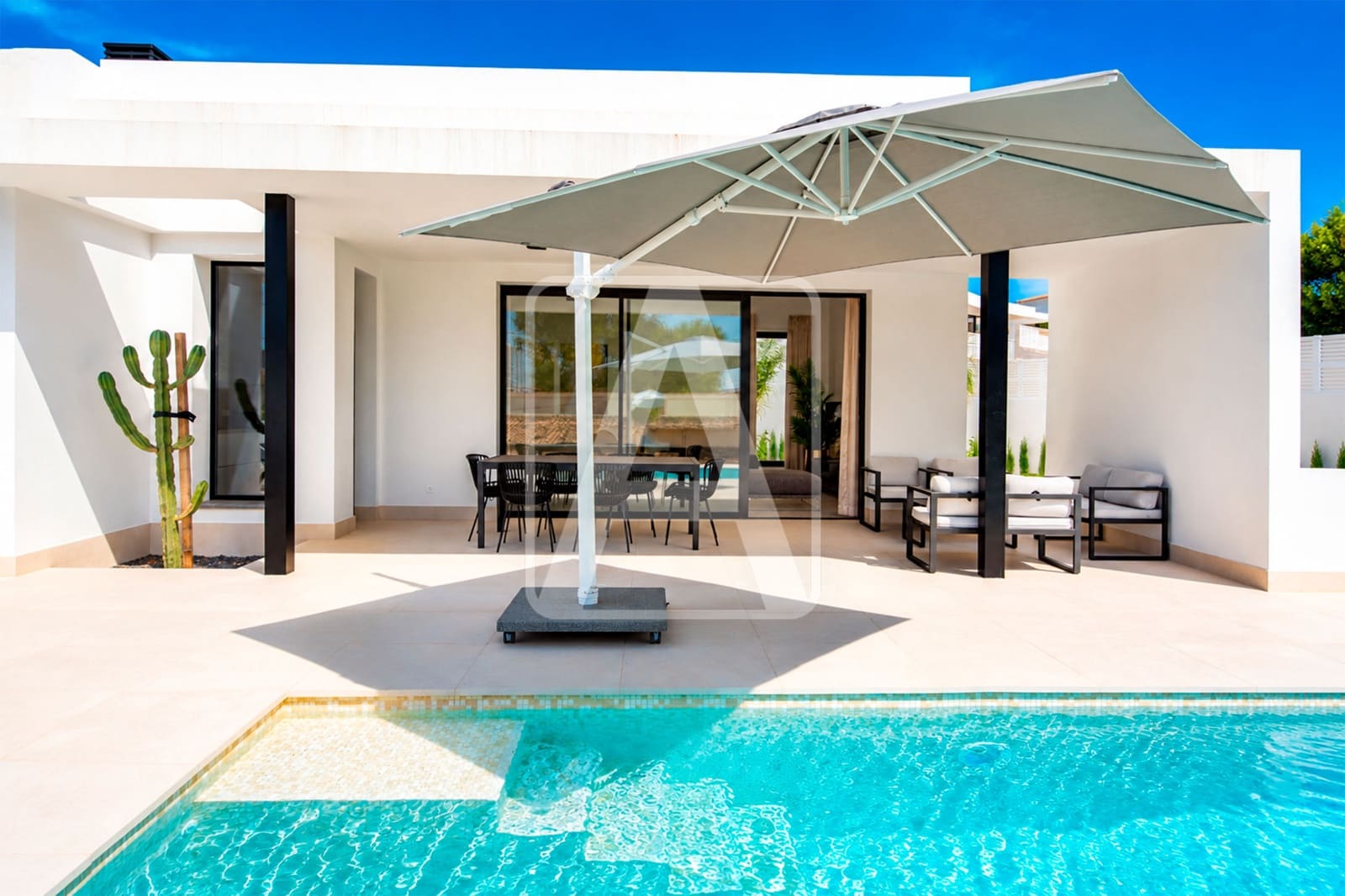 4 bedroom Villa for sale in Calpe / Calp with pool garage - € 1,050,000 (Ref: 8096231)